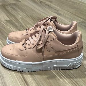 Nike Air Force 1 Pixel